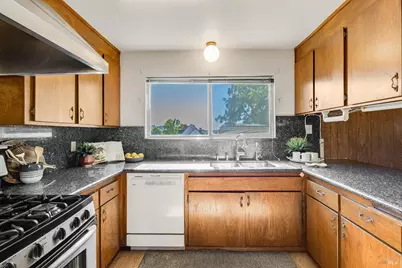 372 Valle Vista Avenue, Vallejo, CA 94590 - Photo 12