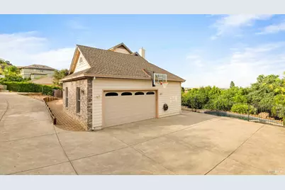 2136 Vineyard Hills Court, Vacaville, CA 95688 - Photo 78