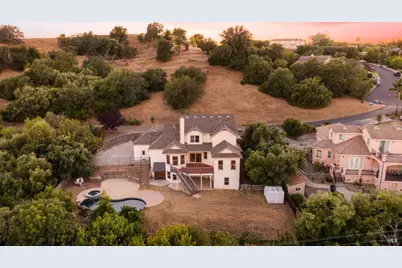 2136 Vineyard Hills Court, Vacaville, CA 95688 - Photo 4