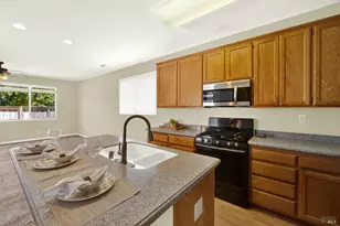 1882 Hummingbird Dr, Fairfield, CA 94534 - Photo 34