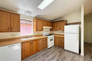 25799 Madrone Dr, Willits, CA 95490 - Photo 16
