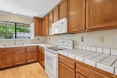 3994 Hampton Way, Napa, CA 94558 - Photo 2