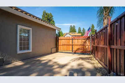 178 Silver Eagle Way, Vacaville, CA 95688 - Photo 4