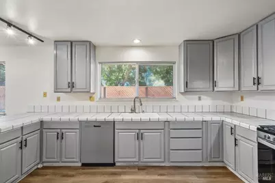 2802 Marlow Road, Santa Rosa, CA 95403 - Photo 12