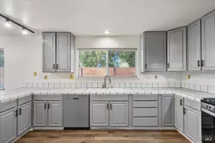 2802 Marlow Rd, Santa Rosa, CA 95403 - Photo 12
