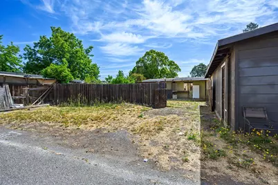1433 Spruce Way, Healdsburg, CA 95448 - Photo 16