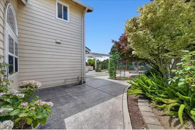 136 Crowpointe Drive, Vallejo, CA 94591 - Photo 32