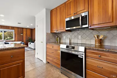 329 Larkin Court, Benicia, CA 94510 - Photo 12