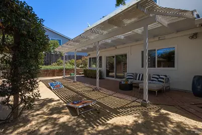 329 Larkin Court, Benicia, CA 94510 - Photo 28