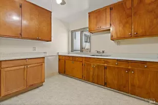1126 Wanda St, Crockett, CA 94525 - Photo 4