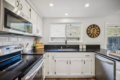 2033 Hawthorne Terrace, Novato, CA 94945 - Photo 16