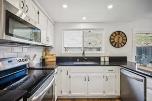 2033 Hawthorne Terrace, Novato, CA 94945 - Photo 2