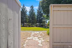 303 Algiers Ct, Santa Rosa, CA 95409 - Photo 24