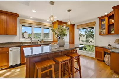 32 Longwood Drive, San Rafael, CA 94901 - Photo 14