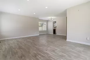 8 Lakeview Ct, Novato, CA 94947 - Photo 4
