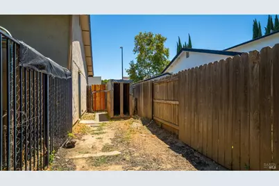 1110 Waxwing Drive, Suisun City, CA 94585 - Photo 38