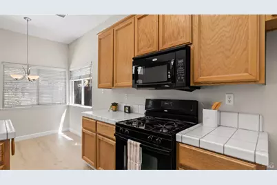 355 Sun Valley Way, Vacaville, CA 95688 - Photo 18