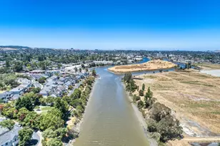 1073 Warren Dr, Petaluma, CA 94952 - Photo 54