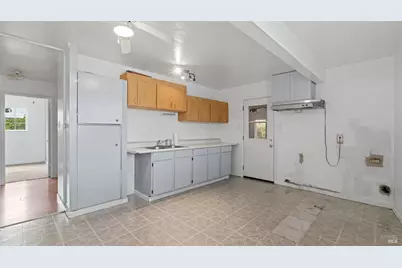304 S McDowell Boulevard, Petaluma, CA 94954 - Photo 12