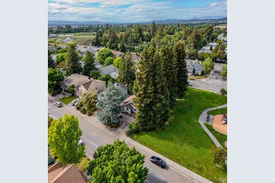 182 Wikiup Meadows Drive, Santa Rosa, CA 95403 - Photo 10