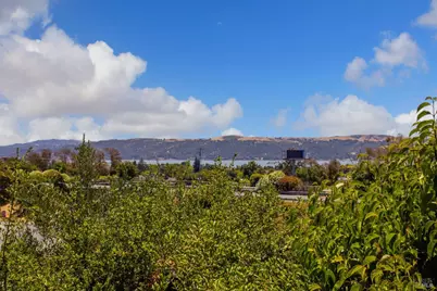 407 Rinconada Court, Benicia, CA 94510 - Photo 2