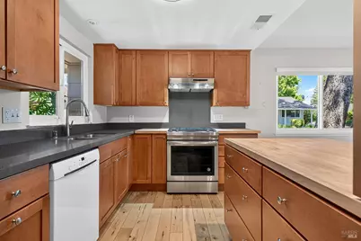 402 Meadowgreen Drive, Santa Rosa, CA 95409 - Photo 12