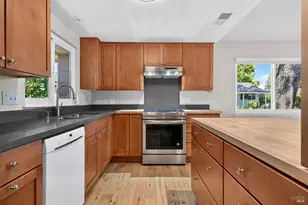 402 Meadowgreen Dr, Santa Rosa, CA 95409 - Photo 12