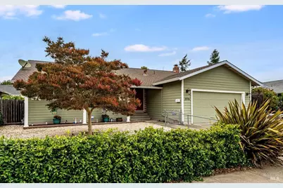 2076 Harrison Street, Petaluma, CA 94954 - Photo 2