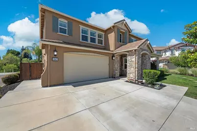 1043 Green Leaf Court, Vacaville, CA 95688 - Photo 4