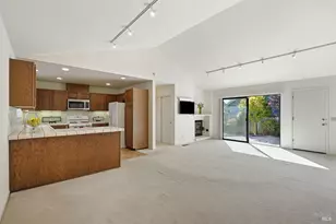 1409 Morning Glory Dr, Petaluma, CA 94954 - Photo 8
