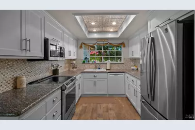 185 Midvale Drive, Vacaville, CA 95687 - Photo 2