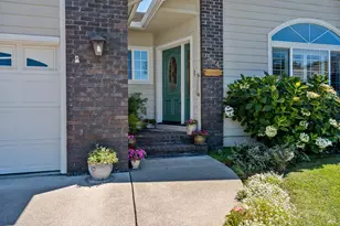 584 Nokomis Dr, Ukiah, CA 95482 - Photo 2