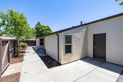 957 W 8th Street, Santa Rosa, CA 95401 - Photo 20