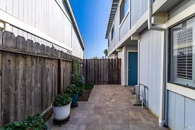331 East T Street, Benicia, CA 94510 - Photo 34