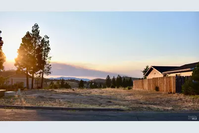 306 Woodridge Court, Weed, CA 96094 - Photo 2