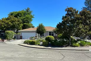 2429 Woodstock Ct, Santa Rosa, CA 95409 - Photo 2