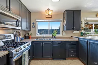 2417 Lemur Street, Santa Rosa, CA 95401 - Photo 8