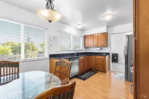 725 Park Ln, Petaluma, CA 94954 - Photo 14