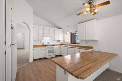 7486 Mercedes Way, Rohnert Park, CA 94928 - Photo 14