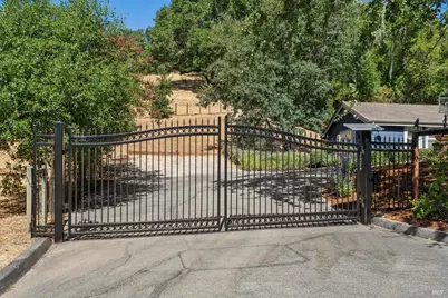 30 Oak Shade Lane, Novato, CA 94945 - Photo 2