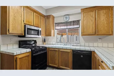 393 Limerick Way, Vacaville, CA 95688 - Photo 16