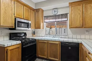 393 Limerick Way, Vacaville, CA 95688 - Photo 16