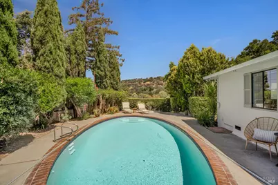 385 Lakeview Drive, Napa, CA 94559 - Photo 2