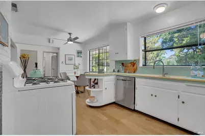 385 Lakeview Drive, Napa, CA 94559 - Photo 12