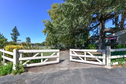 2060 Hagen Road, Napa, CA 94558 - Photo 2