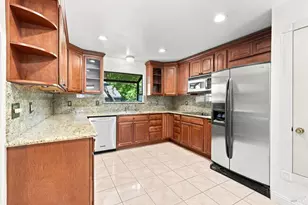 7 Rosemary Ct, Novato, CA 94945 - Photo 8