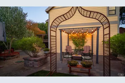614 E Street, Petaluma, CA 94952 - Photo 34