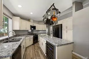117 Shamrock Cir, Santa Rosa, CA 95403 - Photo 8