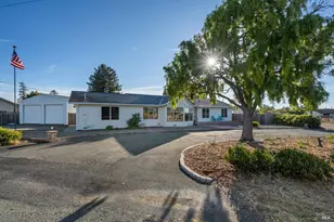 2294 Chester Dr, Penngrove, CA 94951 - Photo 2