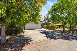 132 Las Colinas Dr, Cloverdale, CA 95425 - Photo 2